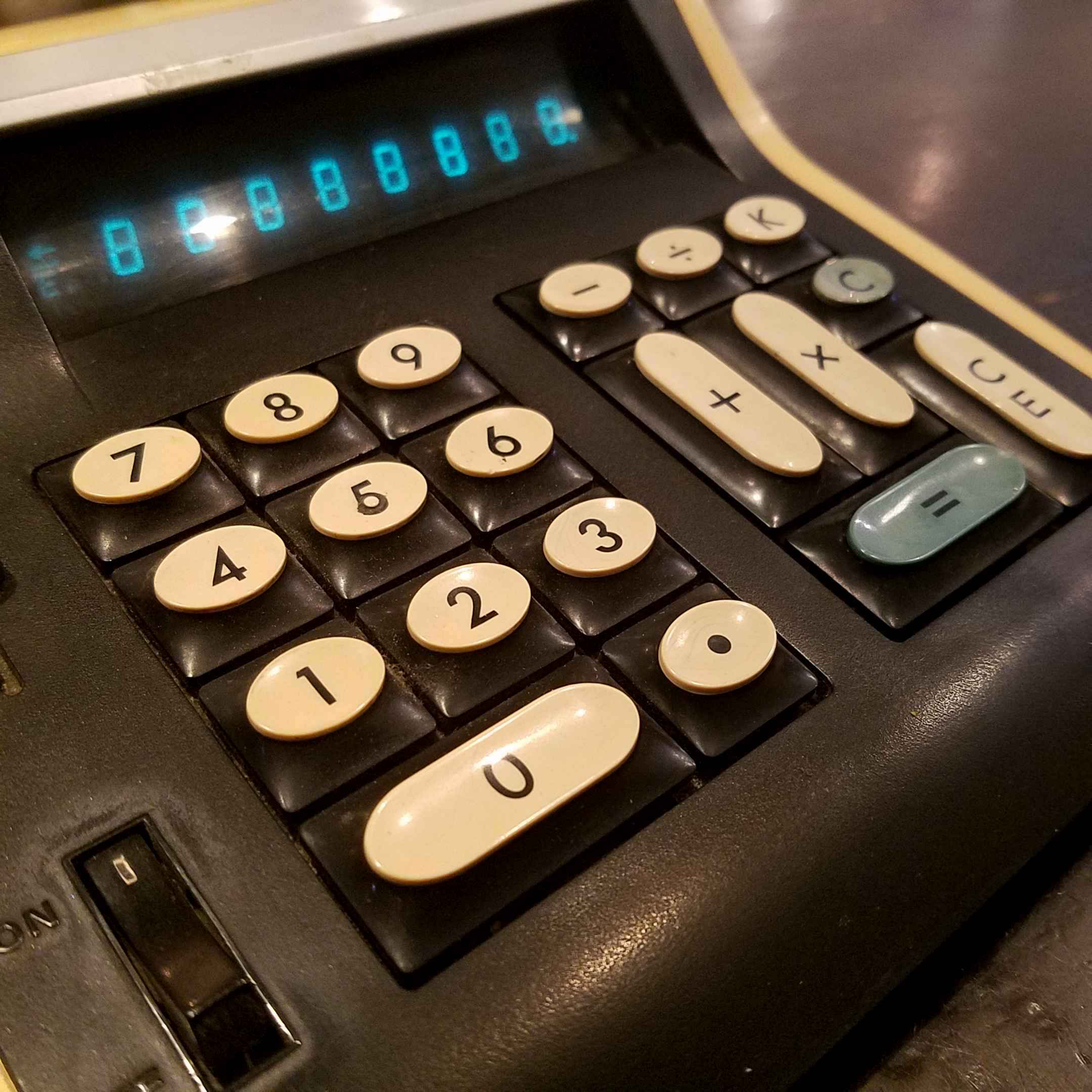 昭和レトロな電子ソロバン(電卓) ナショナル「パナック800」 - [Sold