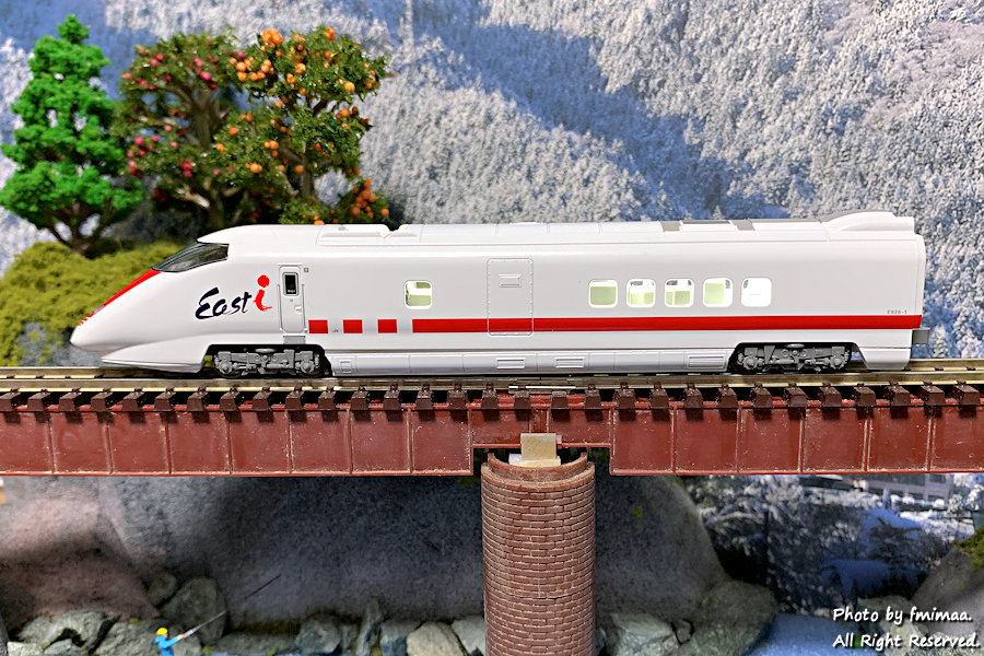 Micro AceのE926系 East iに室内灯を付けてみた - ナマケモノ写真館