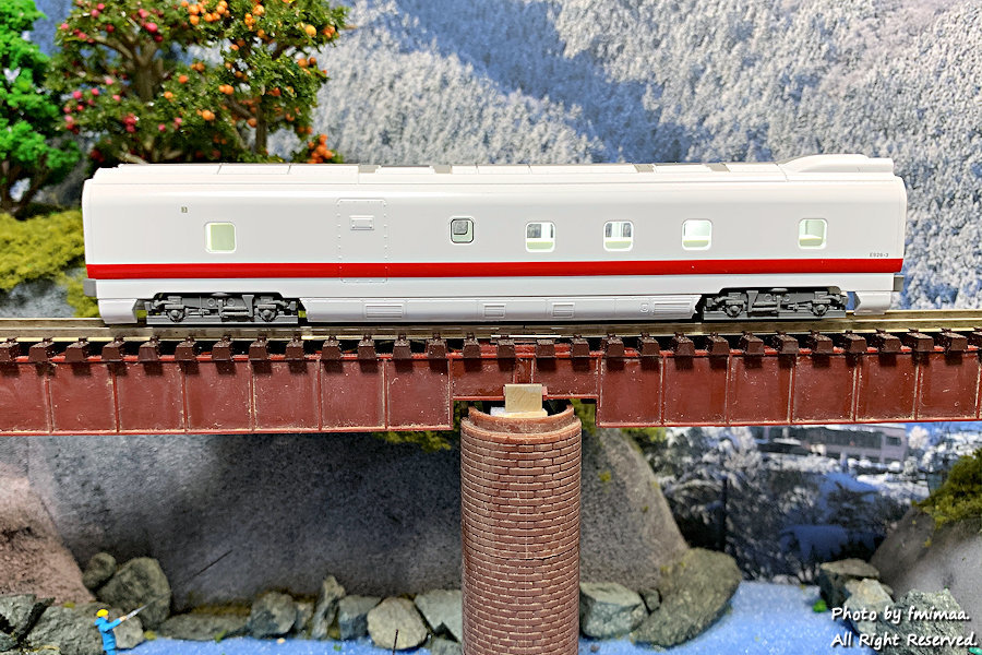 Micro AceのE926系 East iに室内灯を付けてみた - ナマケモノ写真館