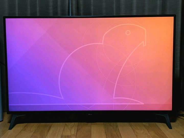 LG 『43UN700T-B』 レビューチェック ～スタンド違いで若干安い42.5