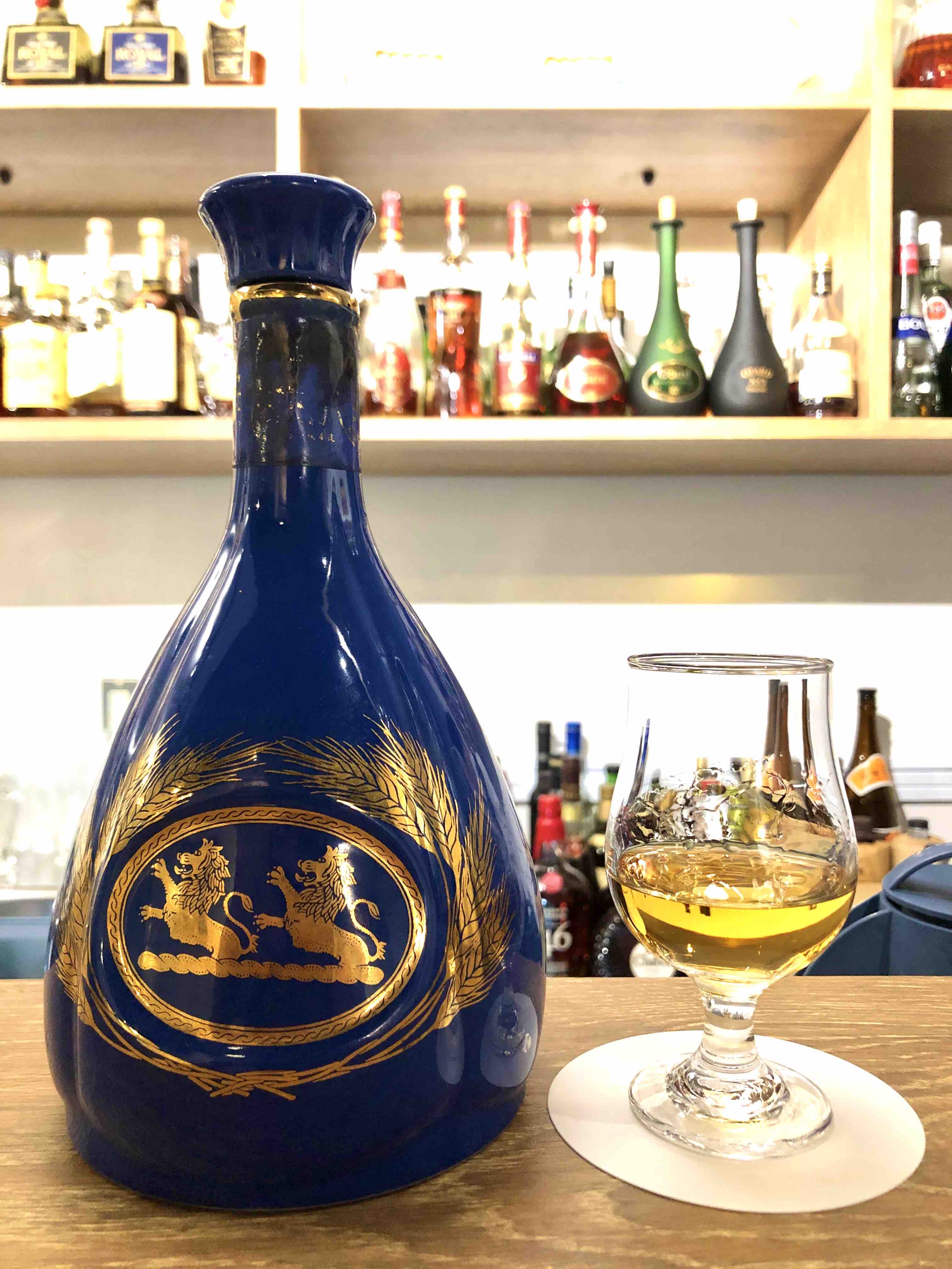 ホワイト&マッカイ 陶器ボトル 1990年頃流通 | オールドウイスキー研究日誌