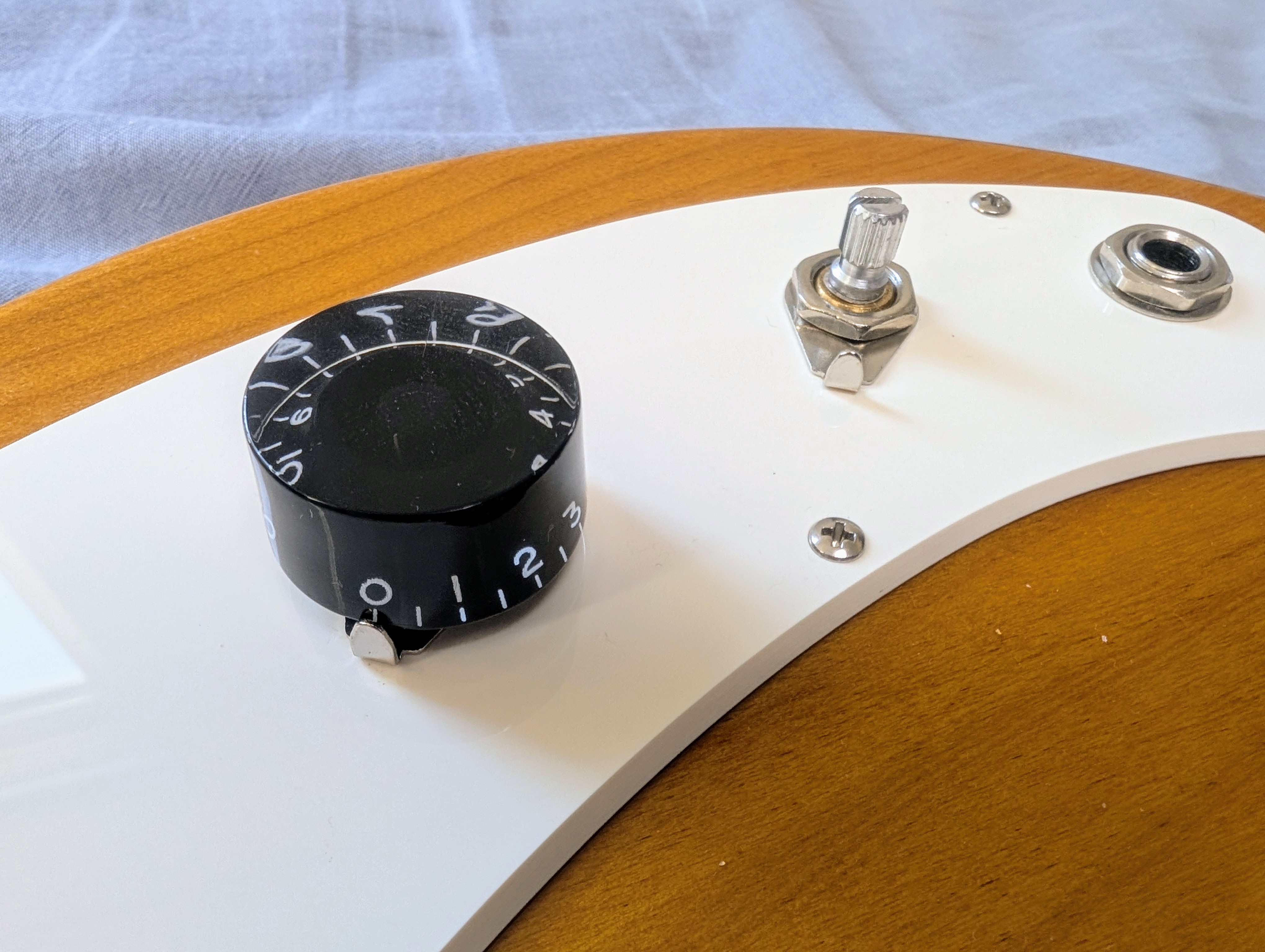 Edwards マローダーの改造 1 - M's Sound Engineering