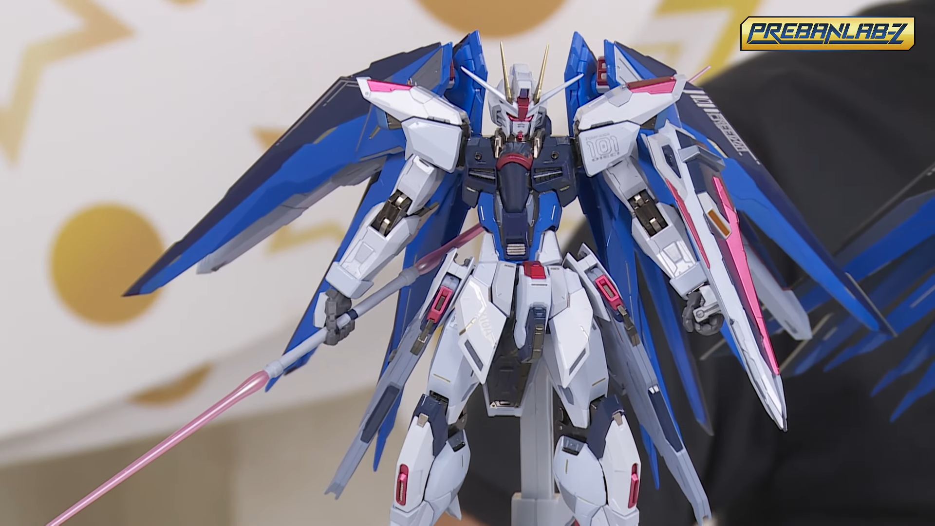 メタルビルド フリーダムガンダム コンセプト2 スノースパークル 機動