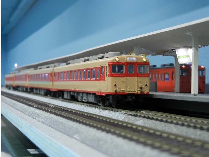 KATO製HO16番キハ58系4両編成化とTOMIX製キハ40系4両連結走行 - 鉄道が