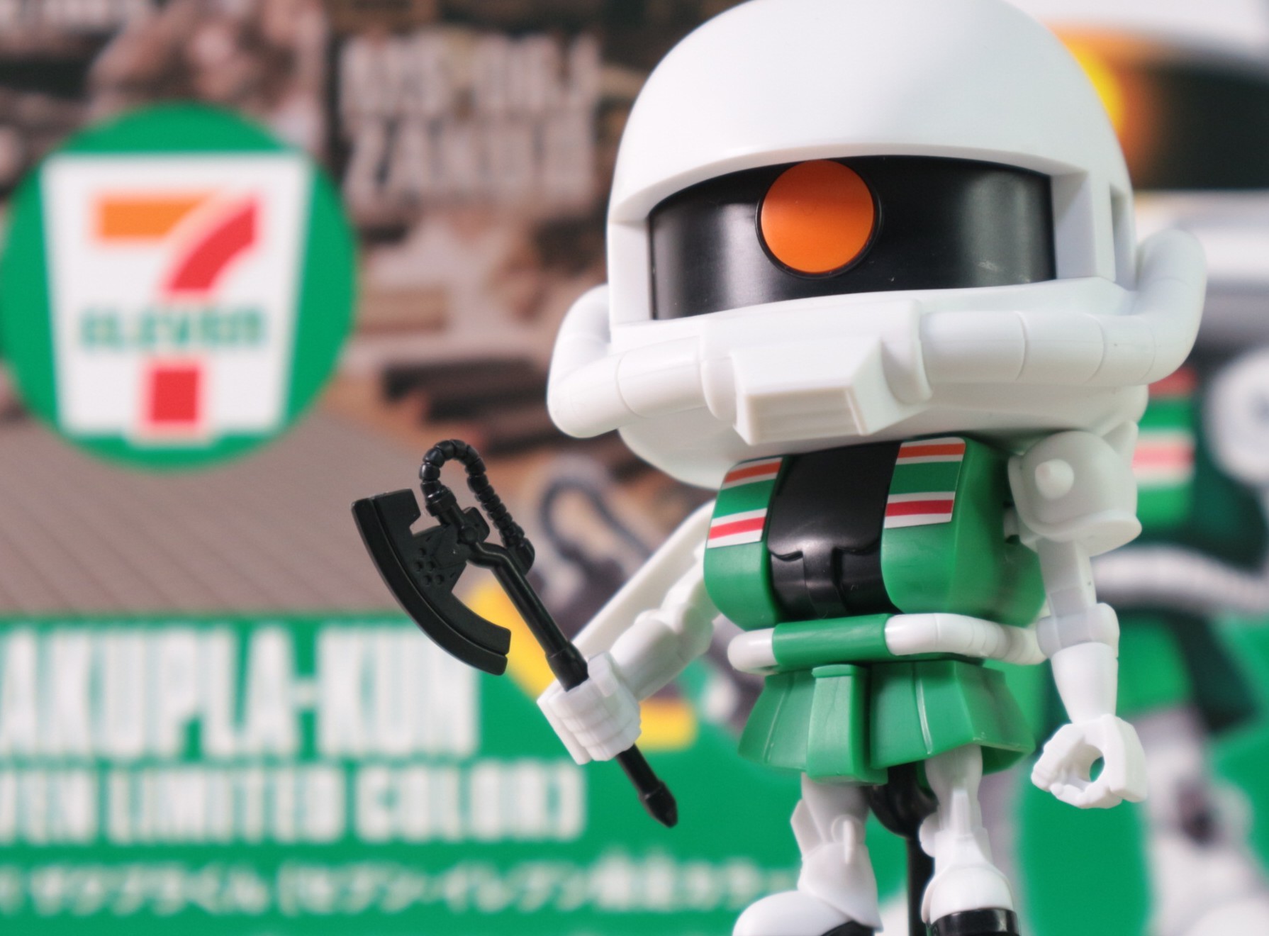 1/1ザクプラくん[セブン-イレブン限定カラー]の素組みのご紹介！ - 先