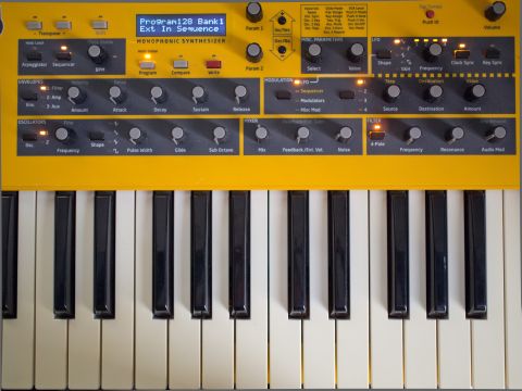 DSI Mopho Keyboardを購入 - 文化的電子機器生活