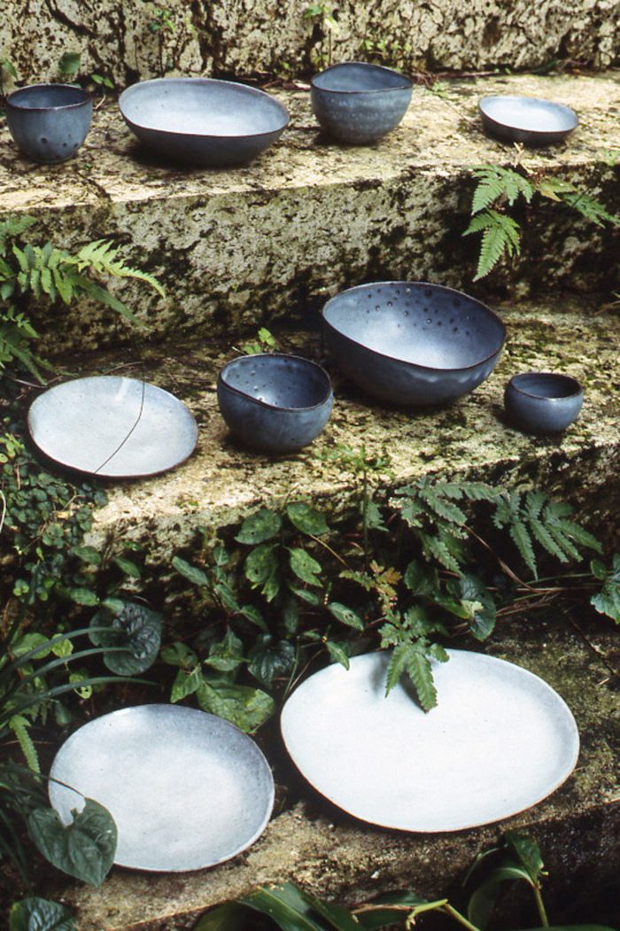 自然の形を写したババグーリの陶器 – Jurgen Lehl, Babaghuri Online