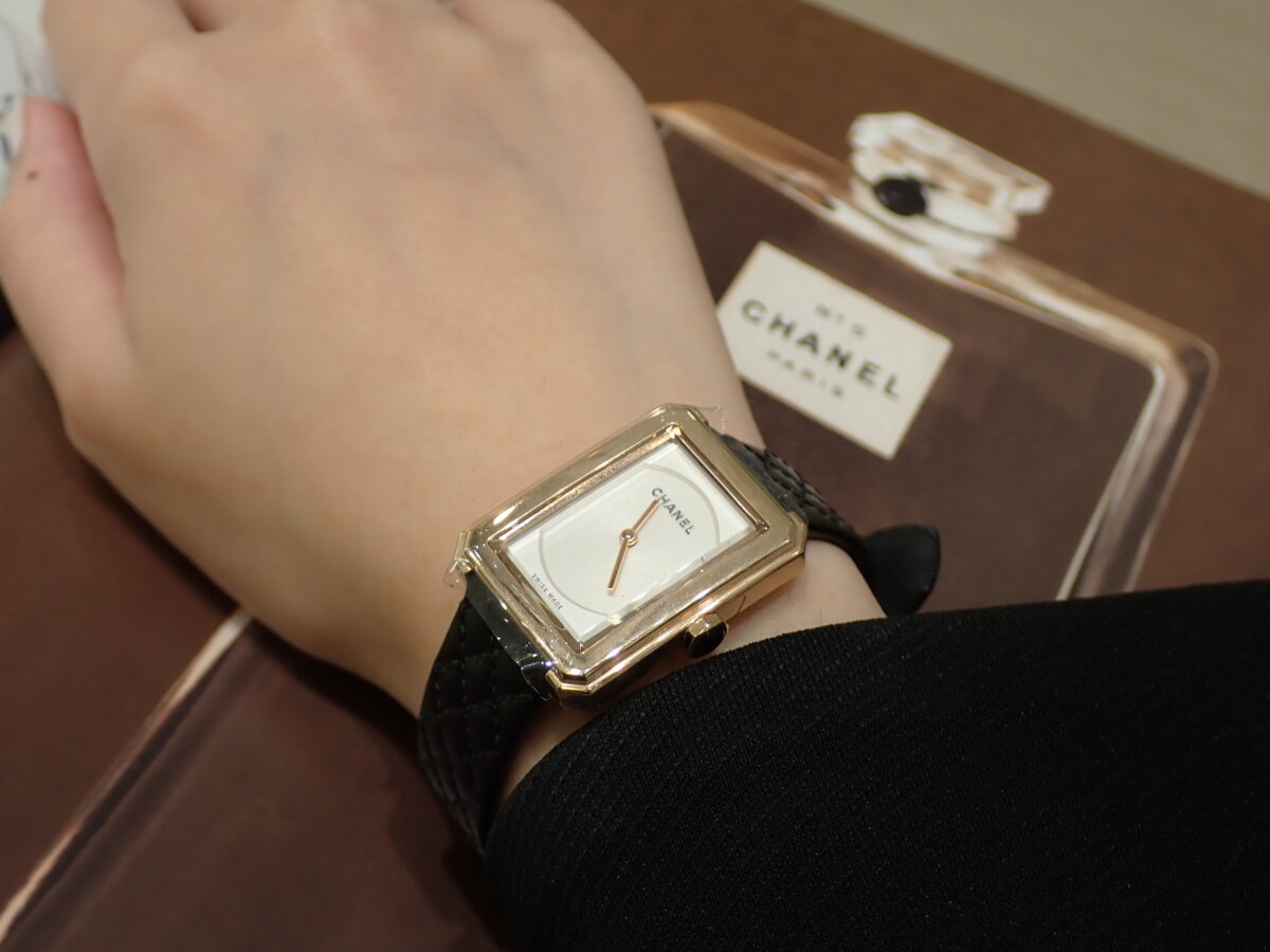 シャネル】「ボーイフレンド」の暖かみのあるベルトで秋冬を楽しむ