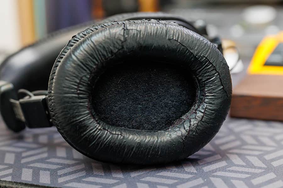 SONY (ソニー) ステレオヘッドホンMDR-7506 ※イヤーパッド破れあり