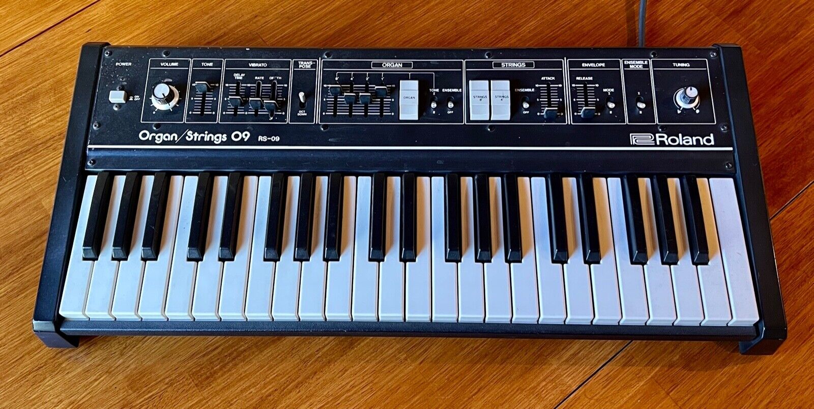 Roland RS-09 オルガン・ストリングス シンセサイザー キーボード RS