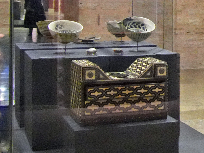 発掘品】古代ペルシャ「青釉黒彩唐草文鉢」12~13世紀 イスラム古陶器