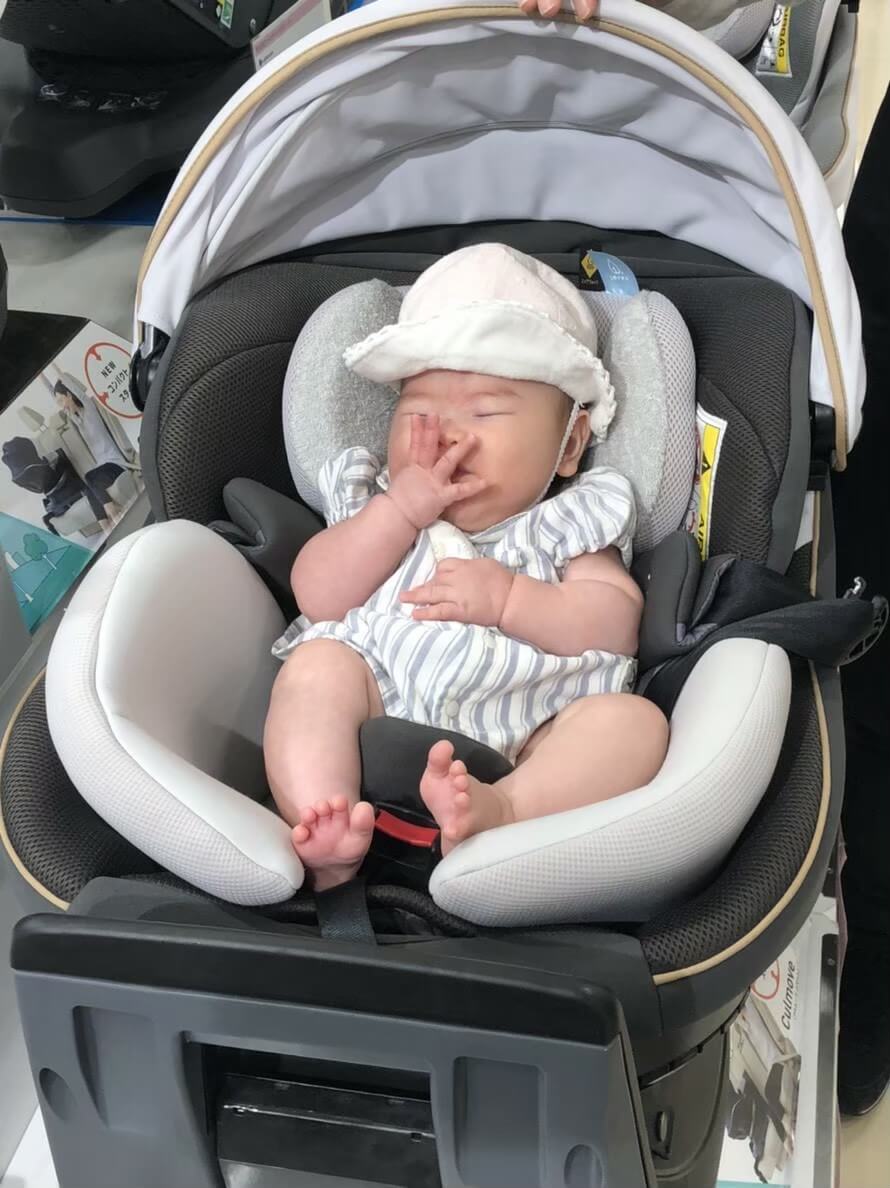 コンビ チャイルドシート クルムーブ 最上位モデル 新生児から4歳ごろまで