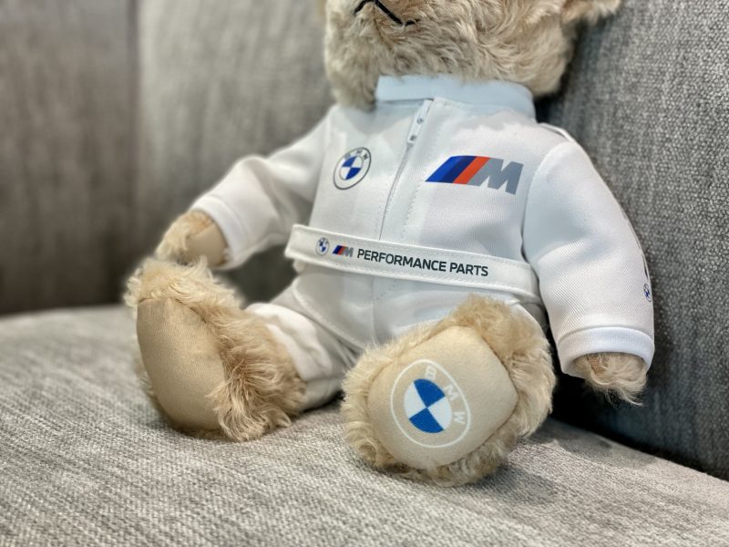 BMW × Steiff レーシングテディベア登場！ | Tomei-Yokohama BMW
