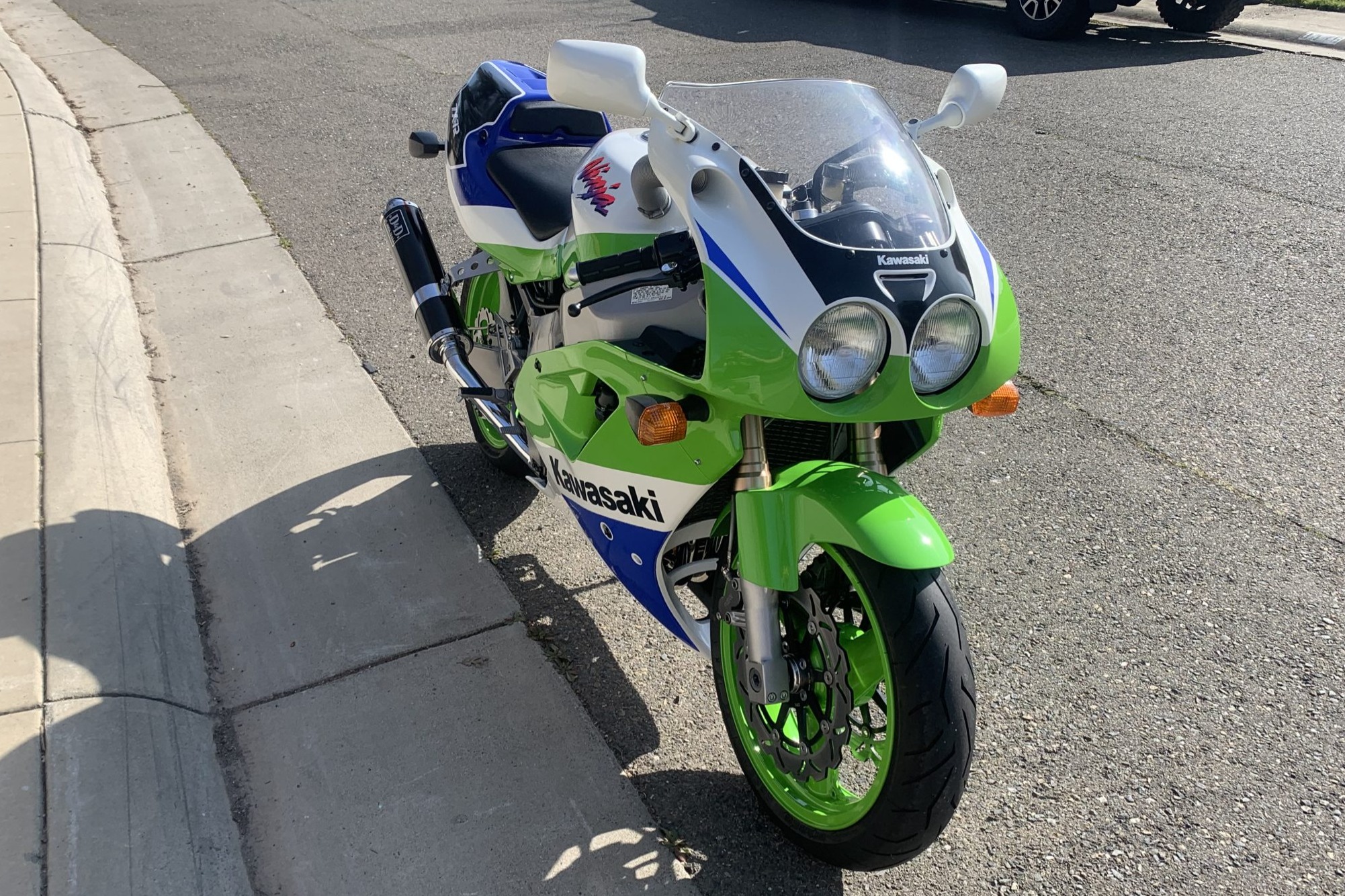 あM KAWASAKI Ninja ZX-11 D型 – 京都のバイクショップSPEC-M（スペック