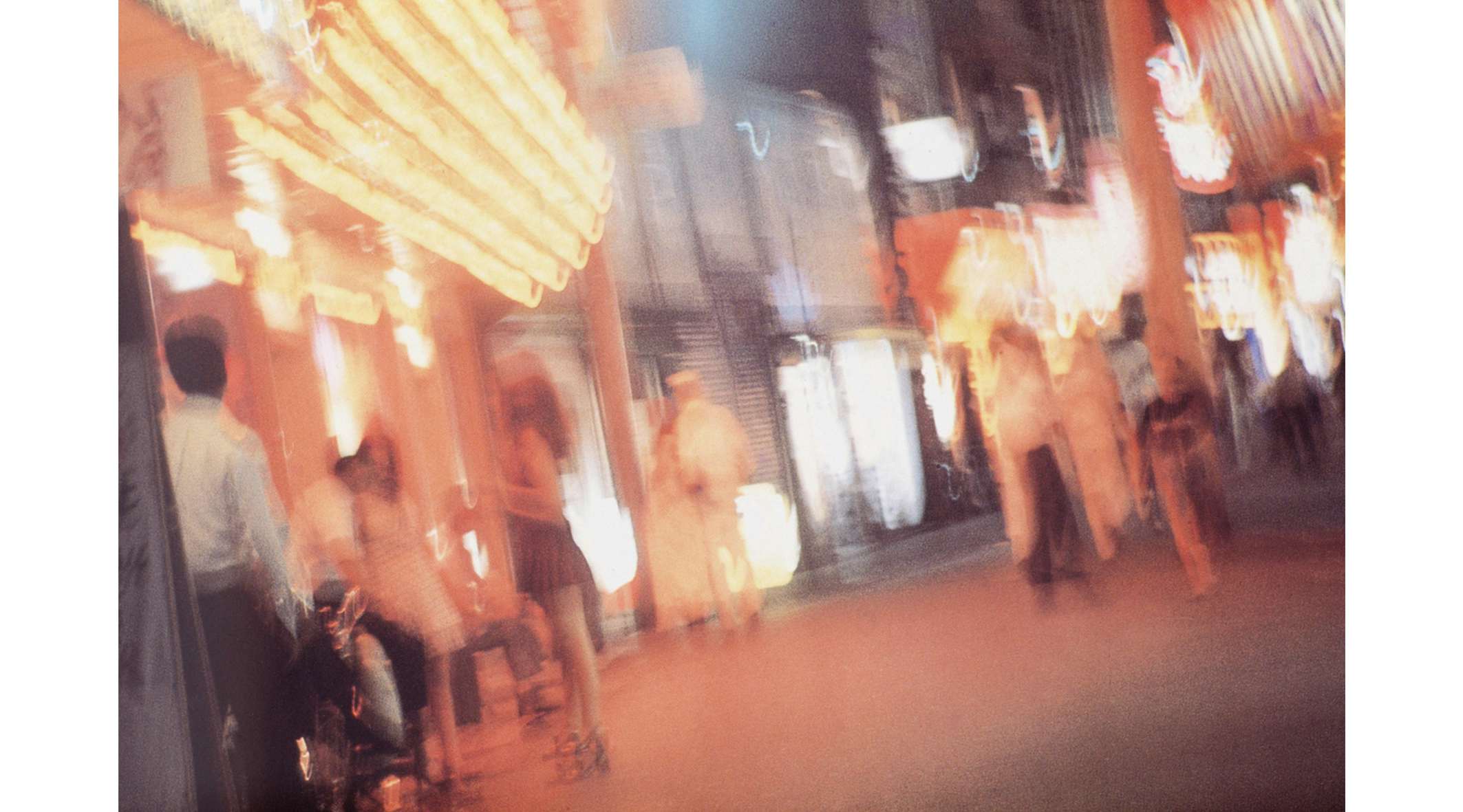 森山大道による1970〜80年代のカラー写真が再び光を放つ。個展