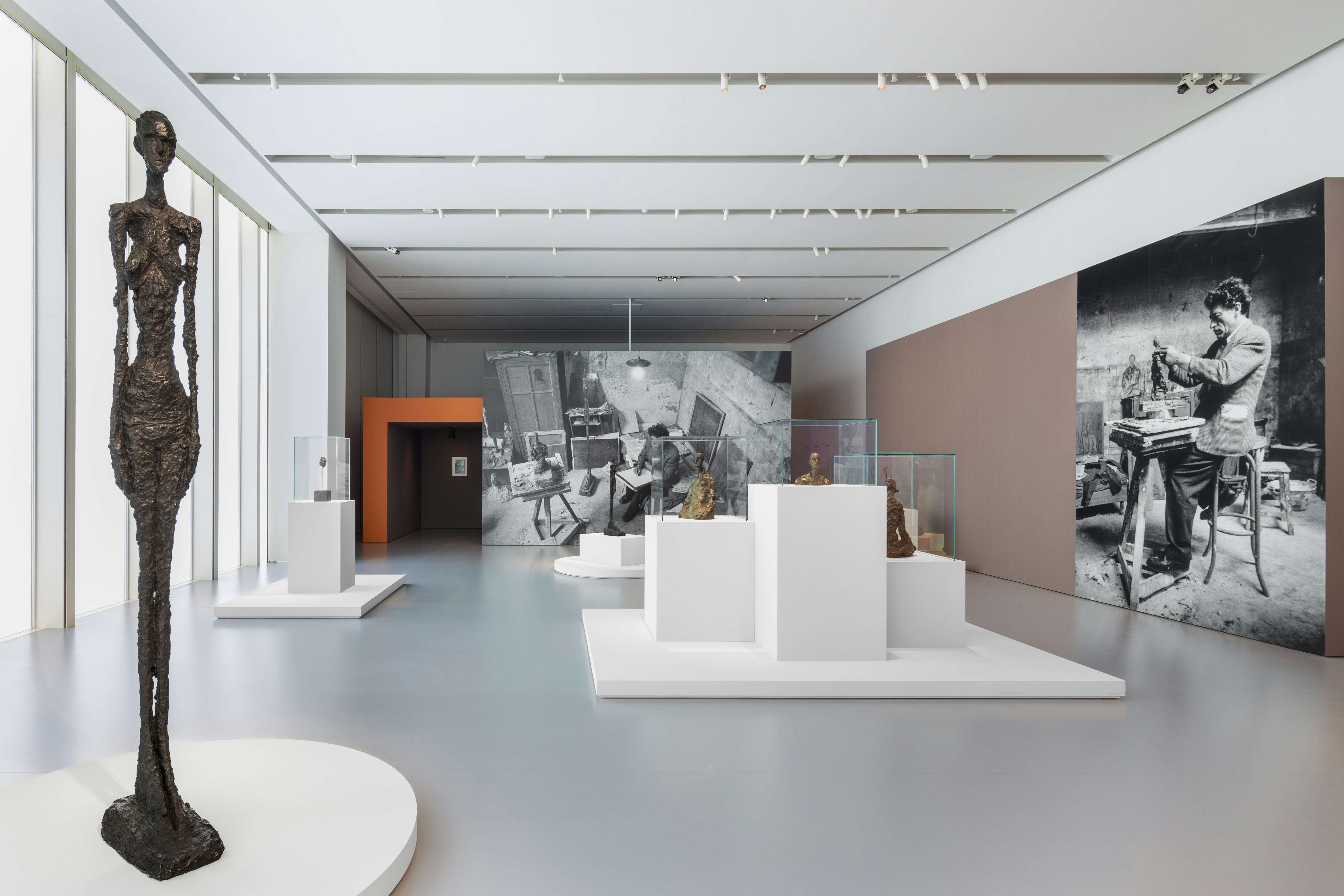 ジャコメッティ、7つの彫刻がパリから来日。エスパス ルイ・ヴィトン