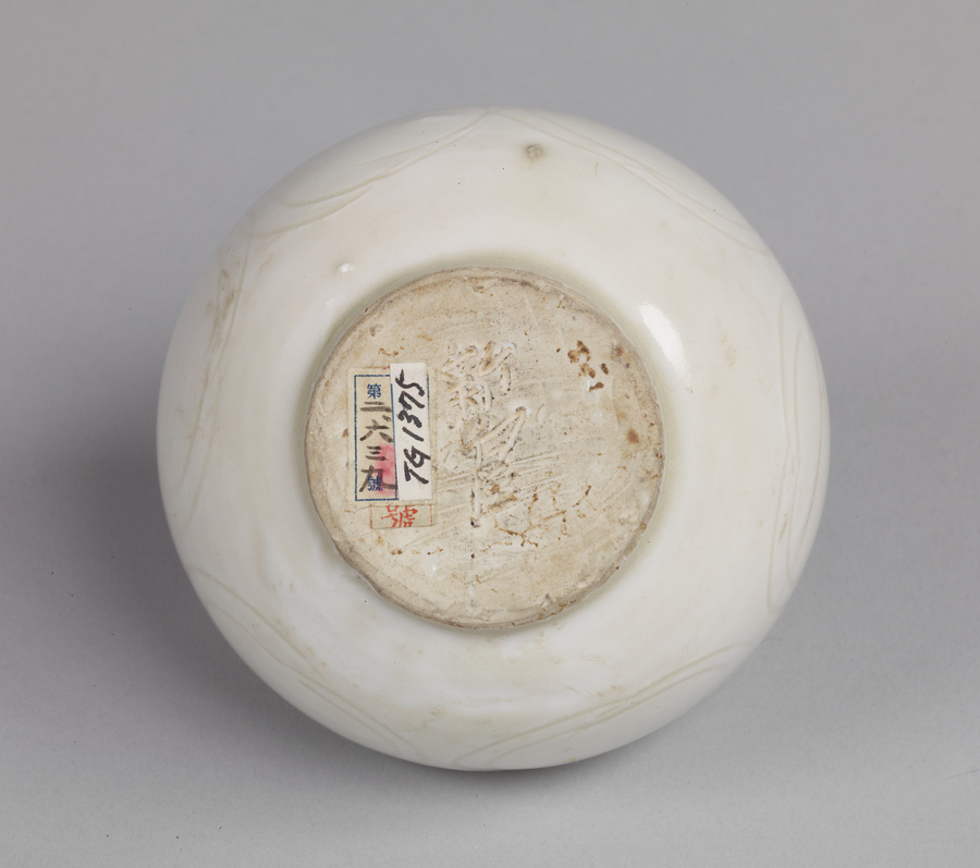 白磁劃花花弁文小円壺 文化遺産オンライン