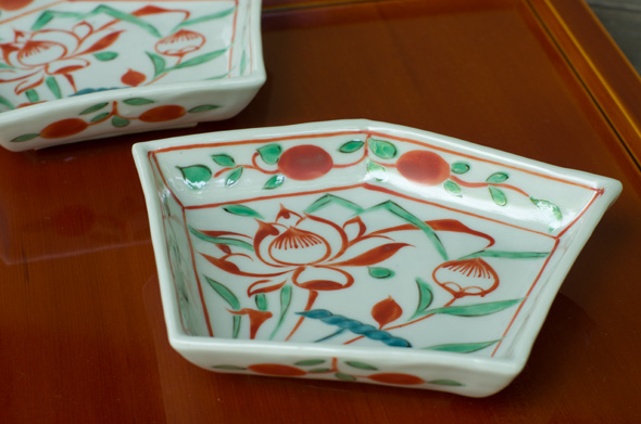 呉須赤絵角皿 | うつわ | 白洲次郎・白洲正子「武相荘」のショップ