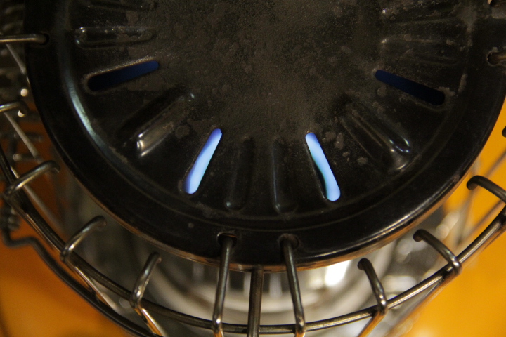 シャープ石油ストーブ，HSR-27D ペチカ,対震自動消火装置付 1970年代