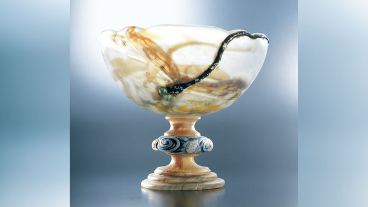 エミール・ガレのガラス器にへばりついたとんぼ：日経ビジネス電子版