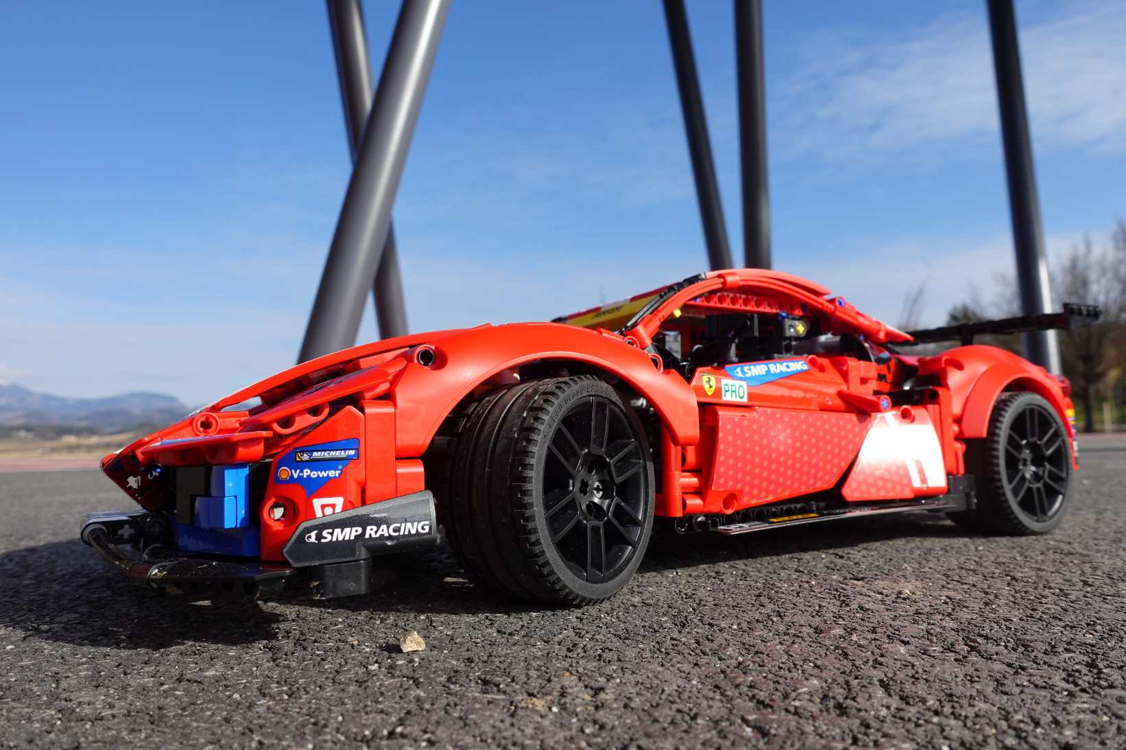 BuWizz MOD: 42125 Ferrari 488 GTE | BuWizz | Bluetooth® remote