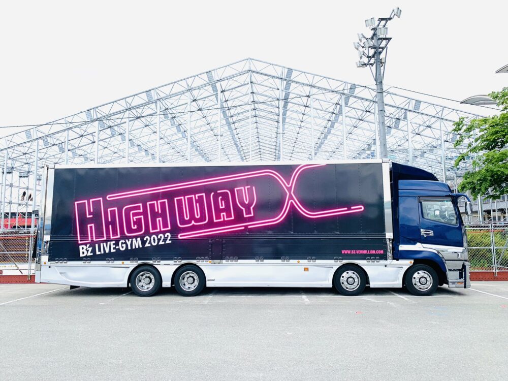 B'z ツアートラック B'z Official Website