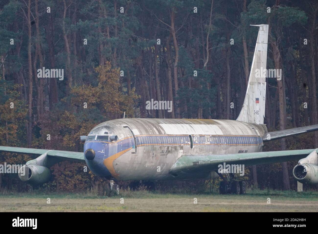 Lufthansa boeing 707 hi-res stock photography and images - Alamy