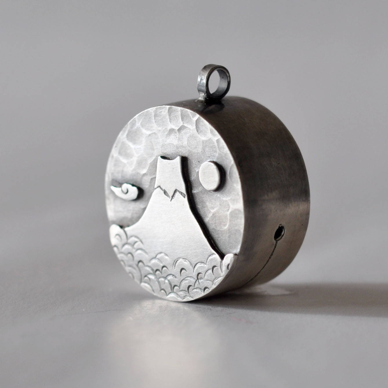 イソガワクミコさんの「吉祥すず」が再入荷 | CAMWACCA | カムワッカ