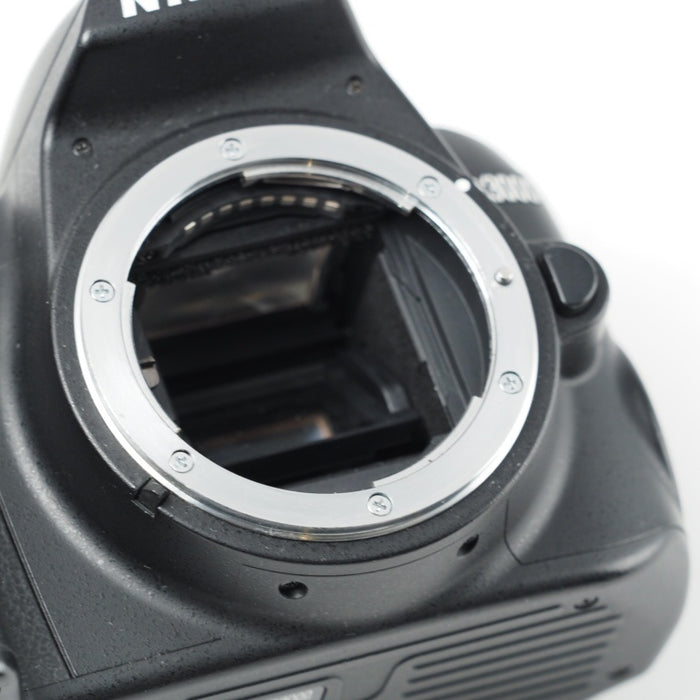 Nikon デジタル一眼レフカメラ D3000 AF-S Nikkor 18-55mm VRレンズ