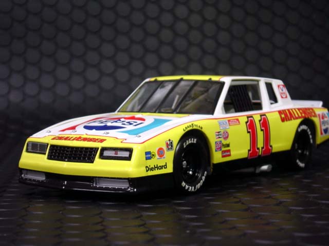 action 1/24ﾀﾞｲｷｬｽﾄﾓﾃﾞﾙ ☆#11/Darell Waltrip 