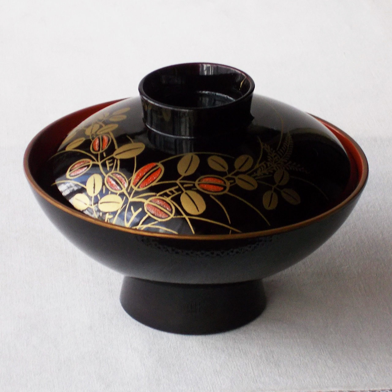 すり鉢のデザイン漆塗りふたつき椀10客です