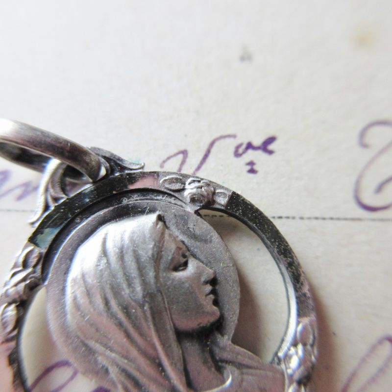 MOZZONI作・ルルドの聖母のメダイ・フランスアンティークチャーム