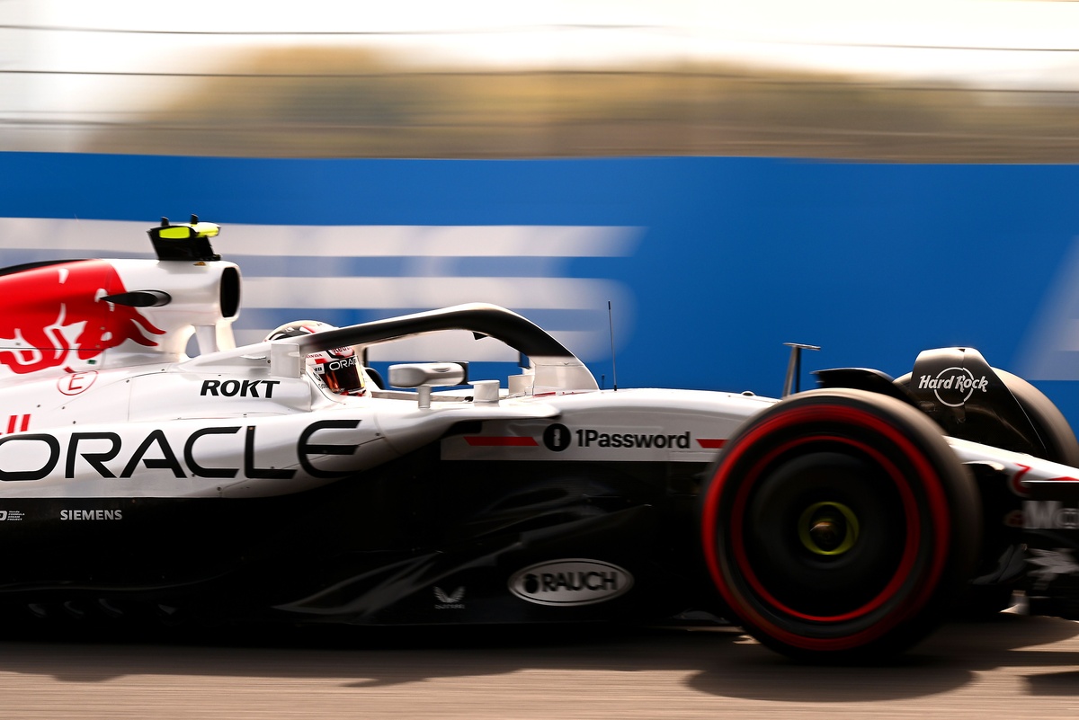 F1 日本GP 非売品ポストカード4枚＋角田裕毅ステッカー 1 / レッドブル