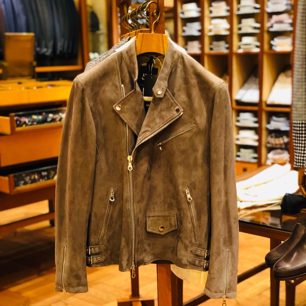 Cinquanta（チンクアンタ）ゴートスエードスタンドカラーシングル