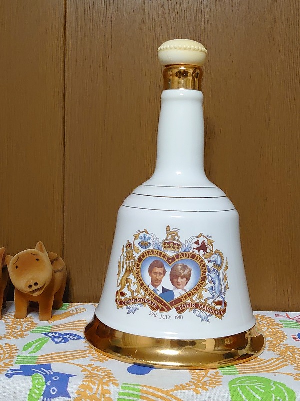 ベル陶器ボトル チャールズ皇太子、ダイアナ妃ご成婚記念ボトル - 紬と