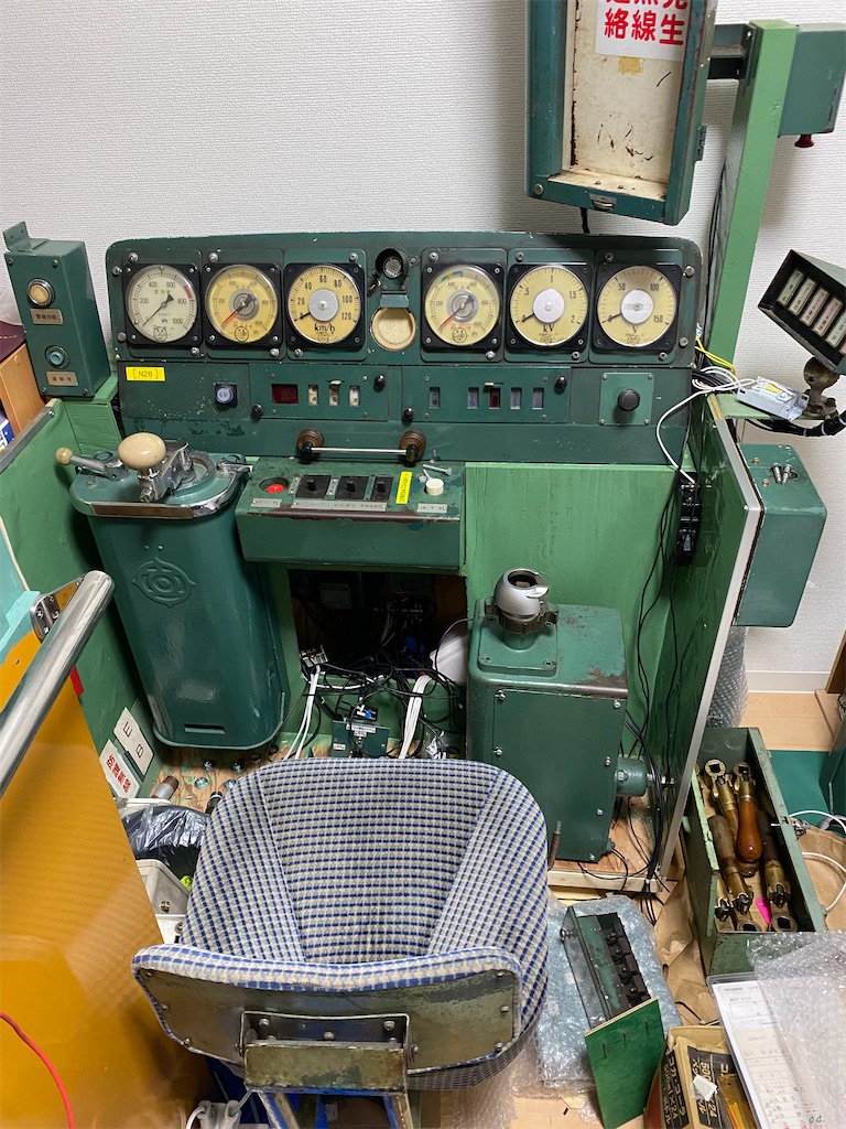хироの汚部屋😅にある115系運転台😲✨ - ワシ丸ドットコム！