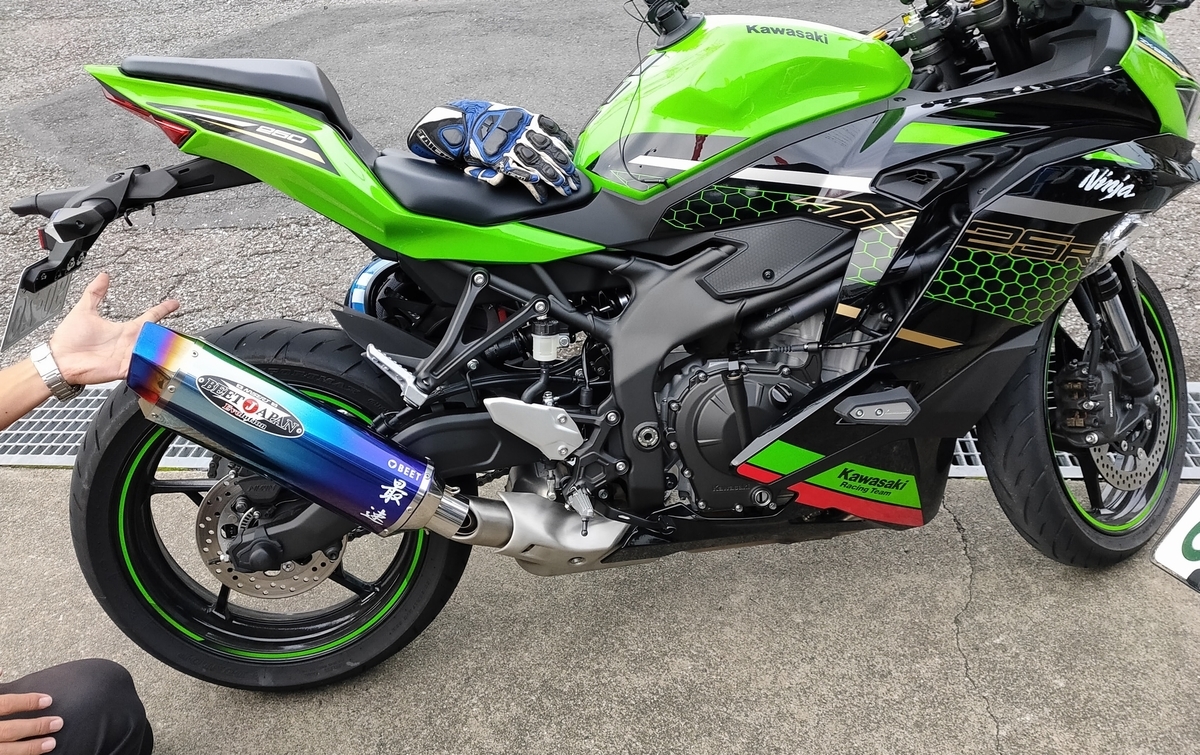 BEETマフラーとバックステップを体験してきたぞ（排気音動画もあるよ