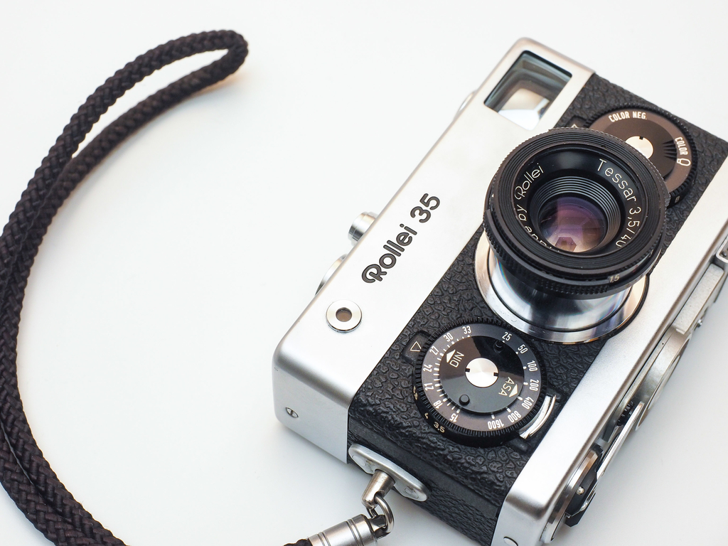 メカニカル＆コンパクトなカメラ「ローライ35」はどんなカメラ