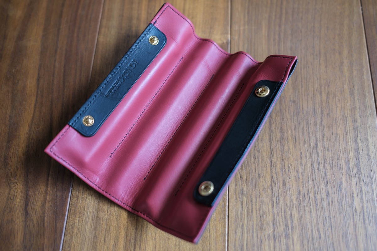 KNOX PEARCE 本革 ロールペンケース ブラック×レッド KNOX（ノックス