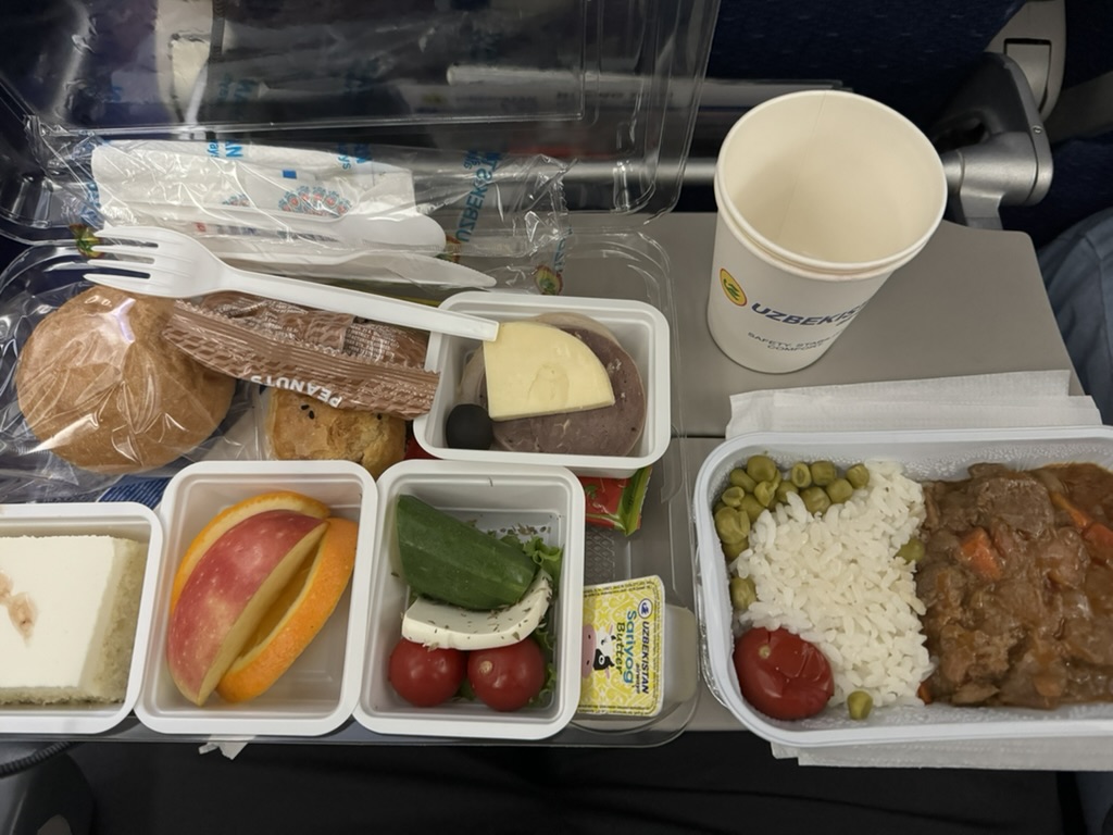 ホーム画面 4機ロイヤルブルネイ航空とウズベキスタン航空とケニヤ航空