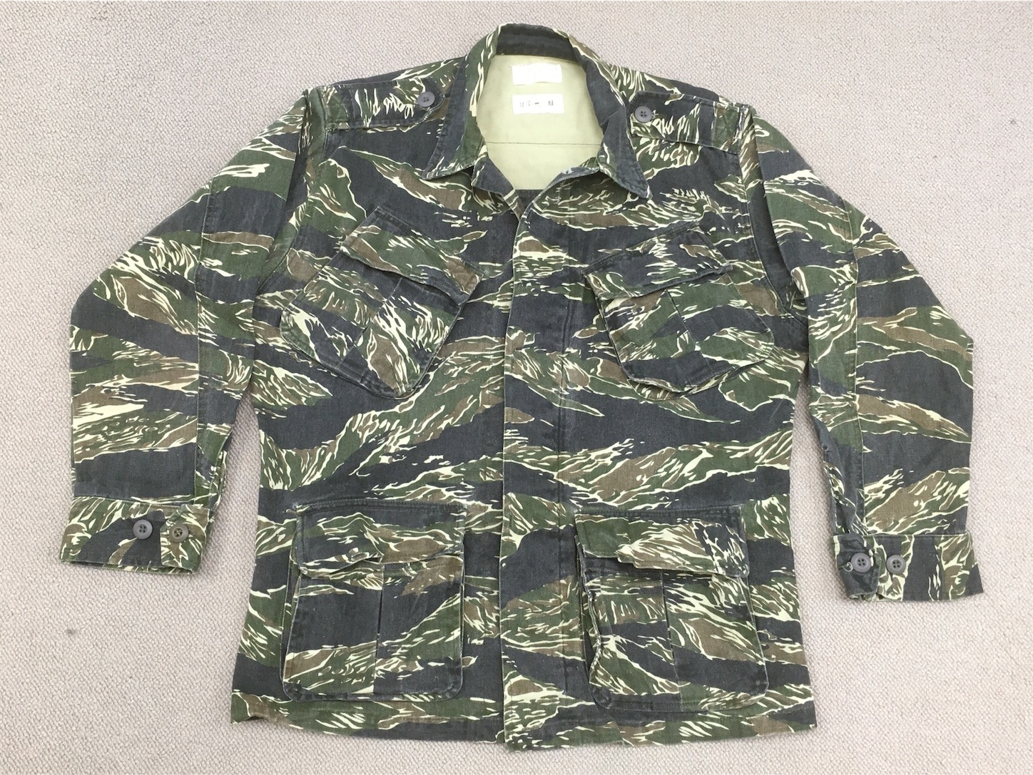 それらしい雰囲気です！【旧南ベトナムの軍服】タイガーストライプ