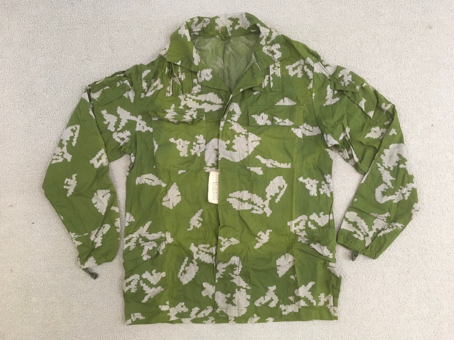 セパレートタイプです！【旧ソ連の軍服】迷彩ユニフォーム（KLM・白樺