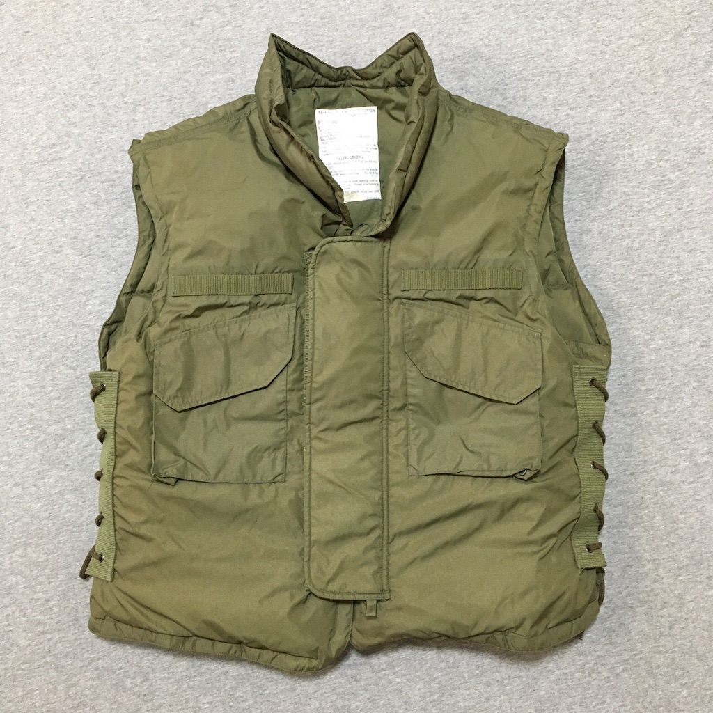 暖かいベストです！【アメリカの軍服】M69ボディアーマー（エポレット