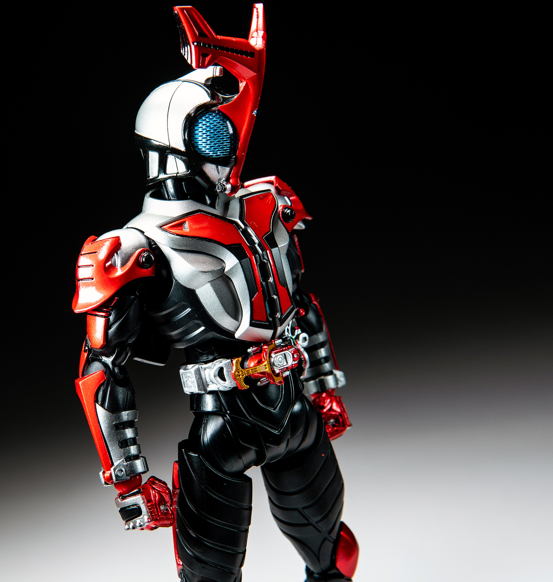 S.H.Figuarts 真骨彫製法 仮面ライダーカブト ハイパーフォーム