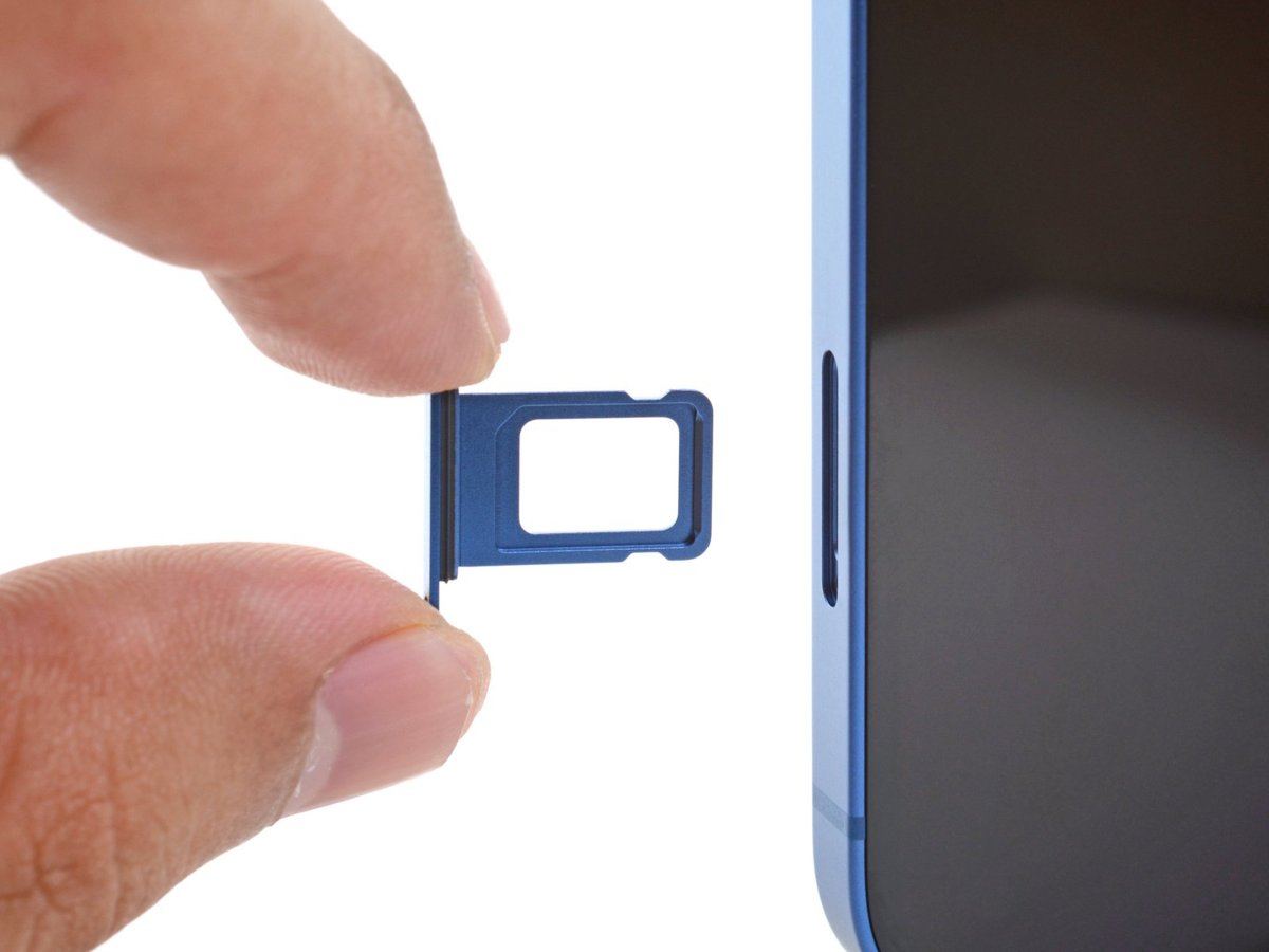 iPhone15、Proモデルは物理SIMカードスロットを廃止か - こぼねみ