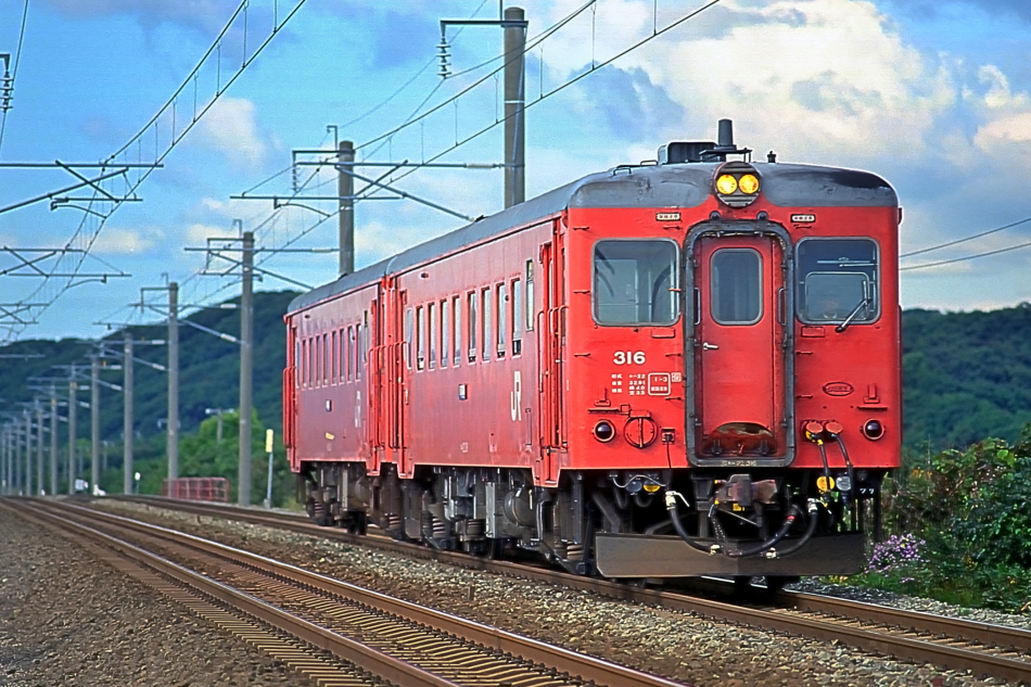 エンドウ 北海道の20系気動車 キハ22 332(旭アサ/首都圏色) D-242