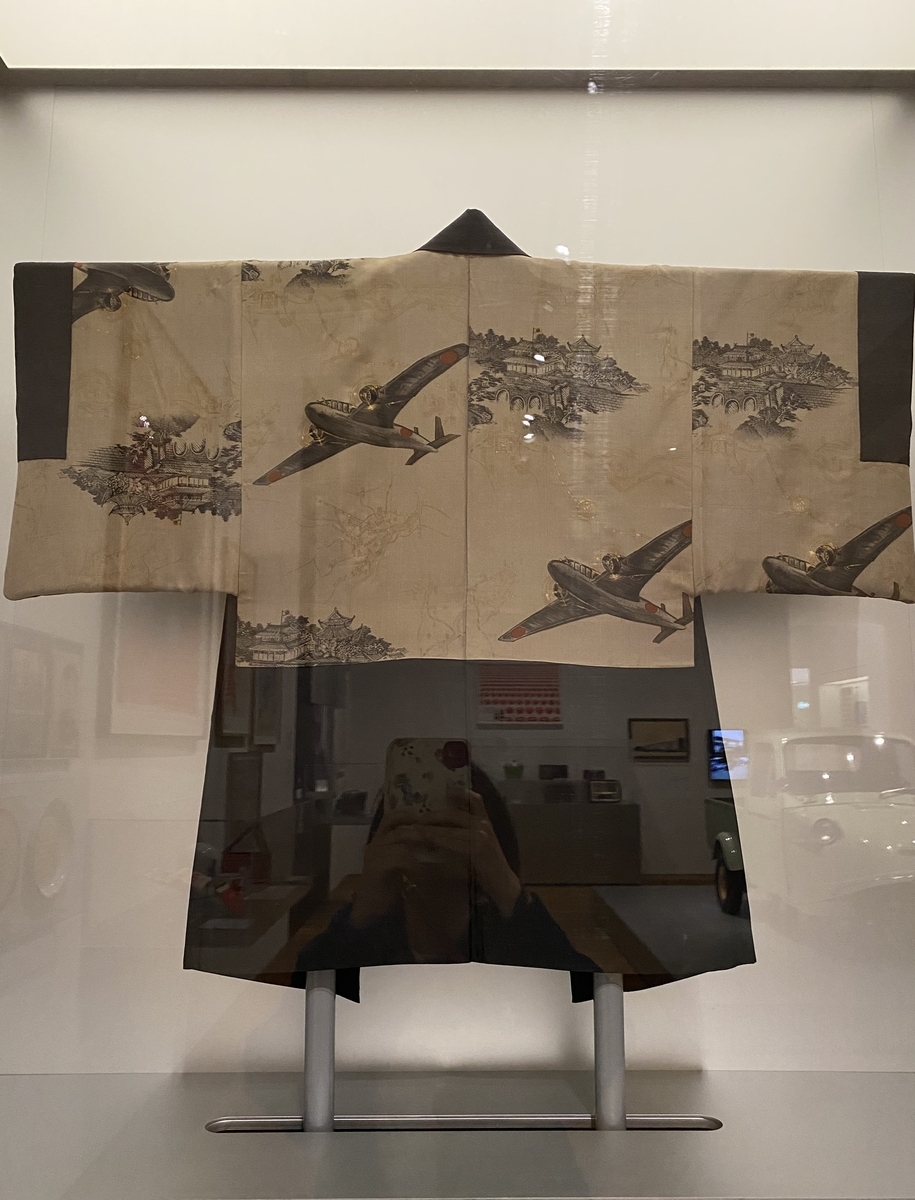 アジア最先端の現代アート美術館で会った日本の戦争柄着物／香港