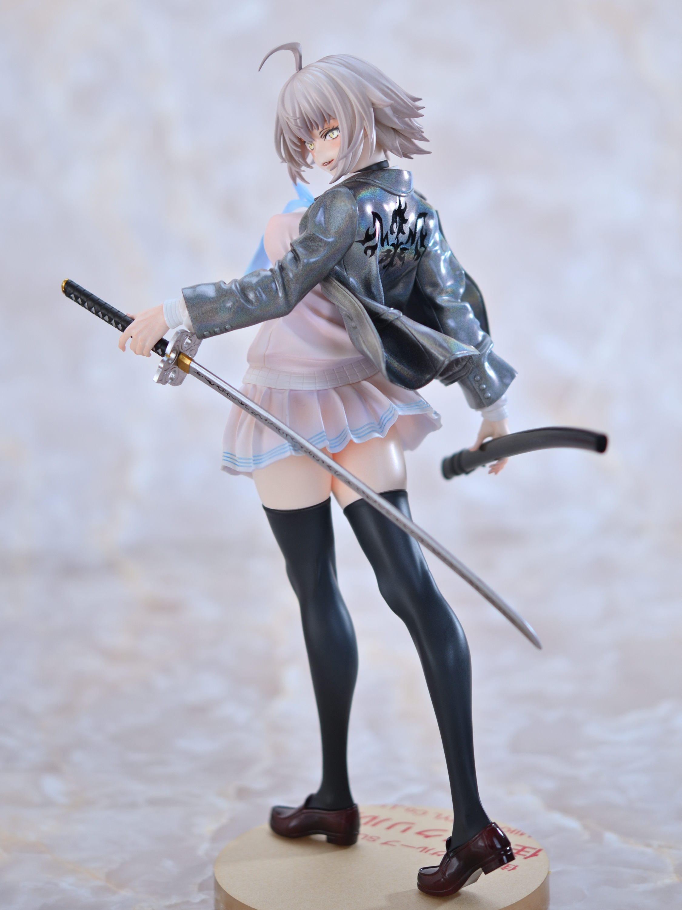 制服ジャンヌオルタ ガレージキット 完成 引き続き透け感のある塗装