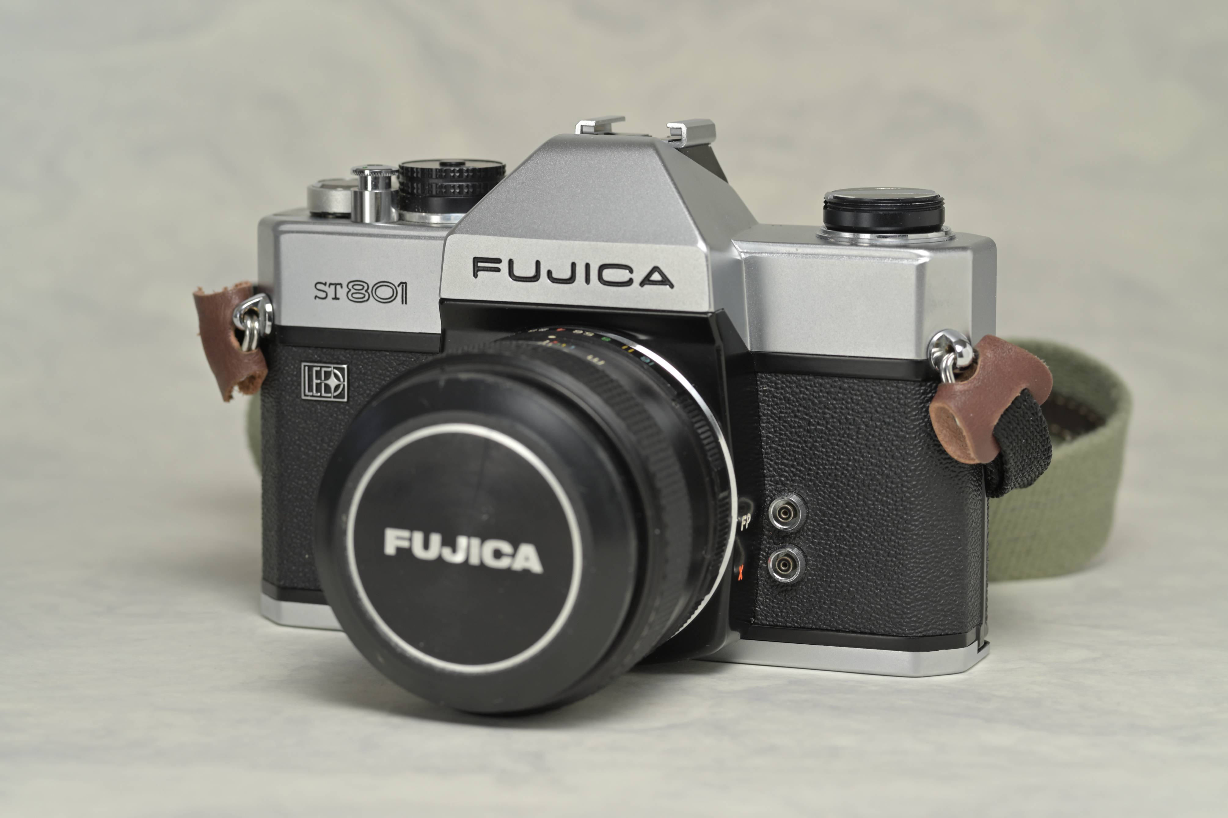 美しい景色は美しく。そうでない景色もそれなりに。FUJICA ST801