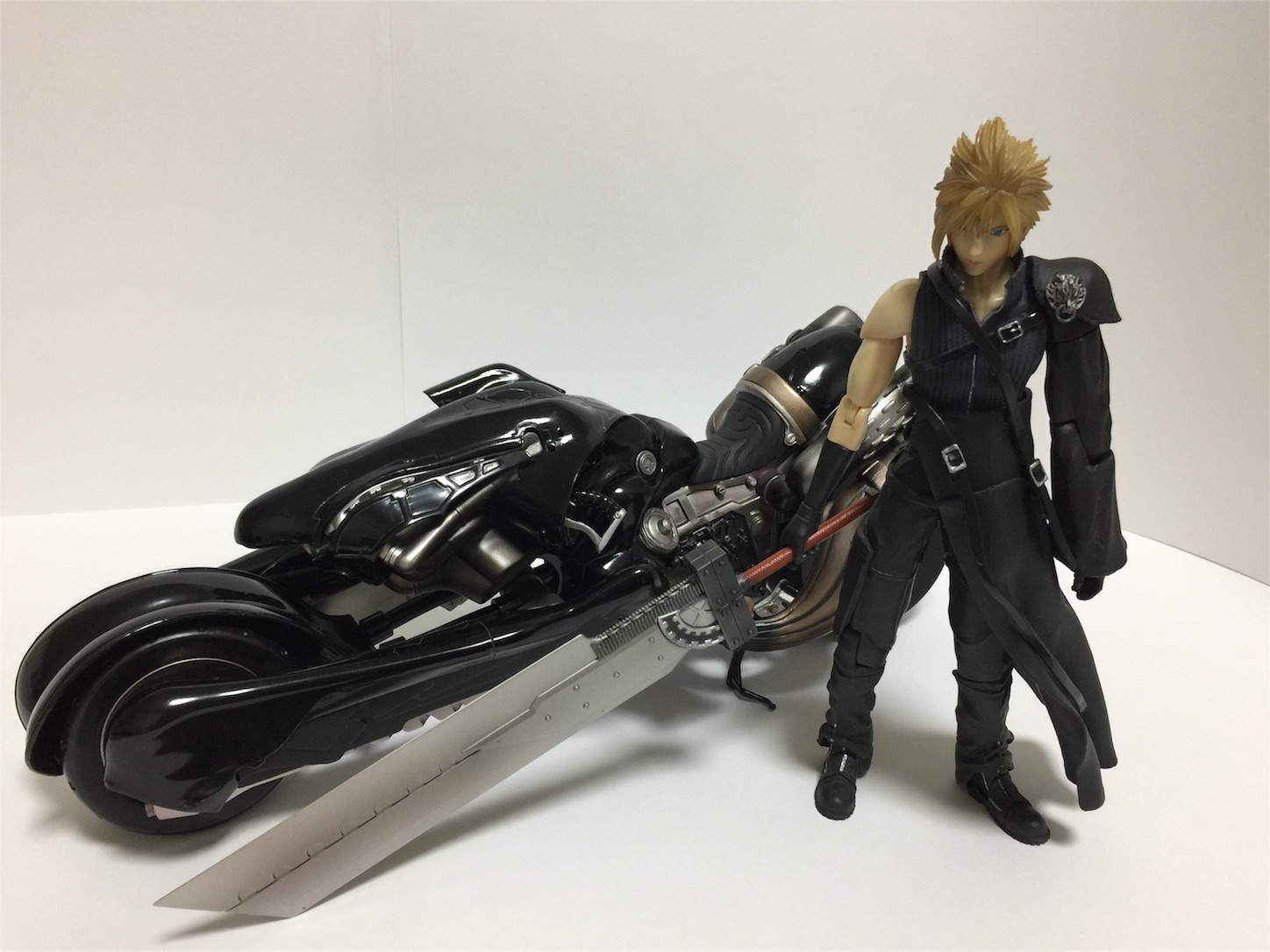 新品未開封 PLAY ARTS改 FF VII クラウド・ストライフ&フェンリル 終了